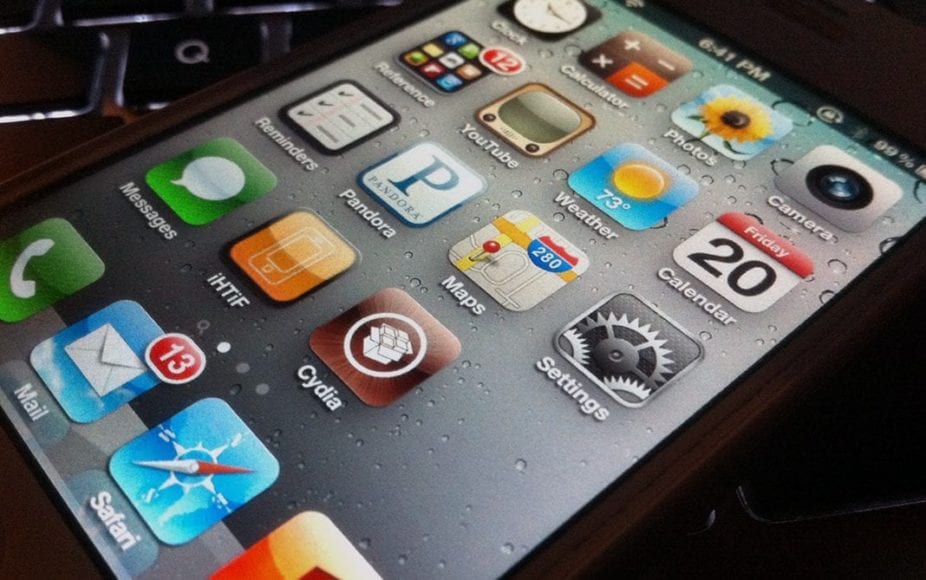 First-known iPhone worm 'Rickrolls' jailbroken Apple handsets